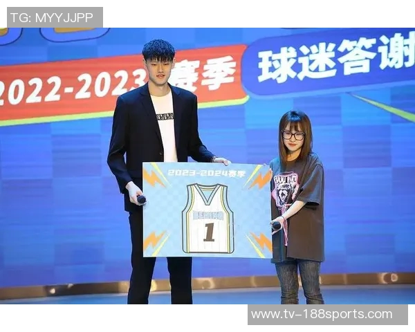 曾凡博亮相澳门布鲁克林篮网全队正式抵达开启新征程